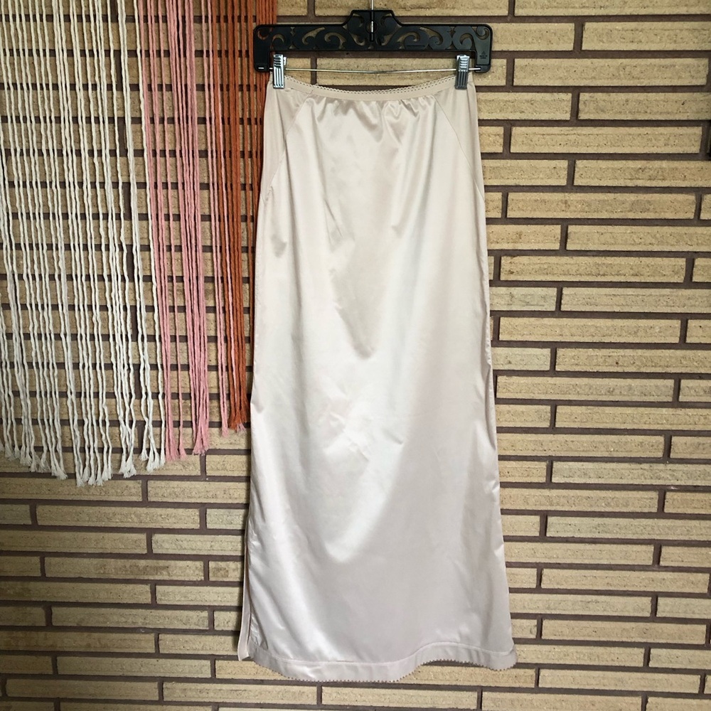 70's Nude/Beige 3/4 Length Slip - Nude Slip - Size 6 -Beige Slip - Straight Slip